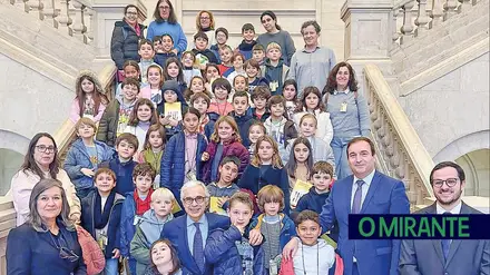 Alunos de Santo Estêvão viveram um dia diferente no Parlamento