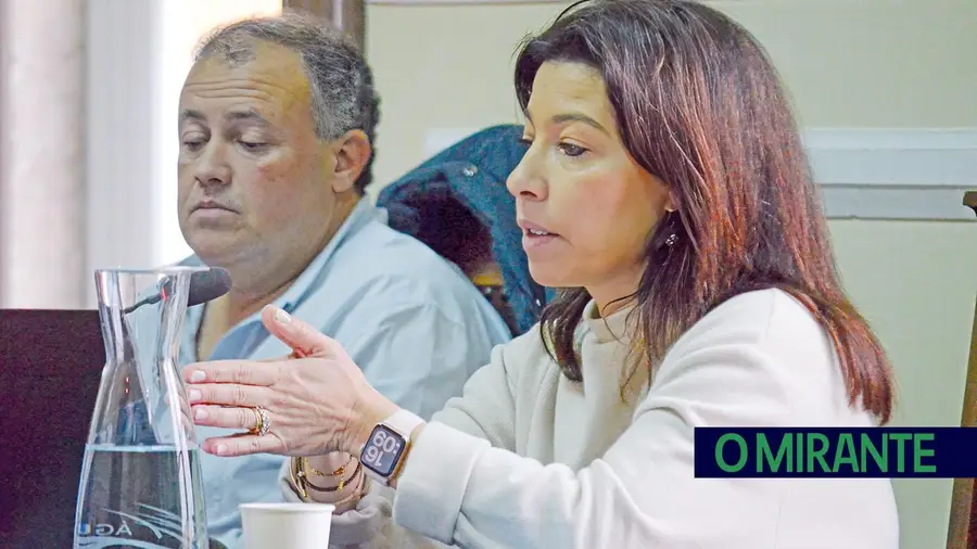 Reunião com ministro em Benavente gera críticas de desrespeito institucional no executivo