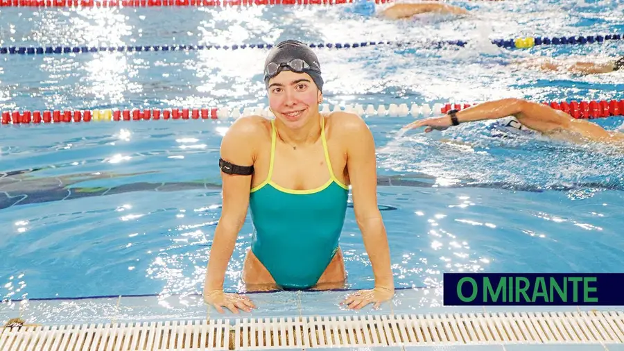 Nadadora Rafaela Mendes em bom plano na selecção nacional de juniores