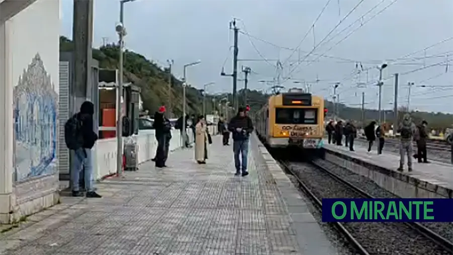 Depressão Kristin corta ligações ferroviárias vitais na região