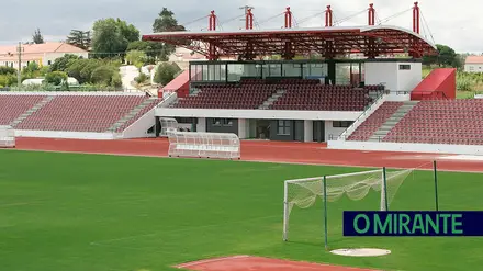 Município do Cartaxo disponibiliza estádio municipal para apoiar população