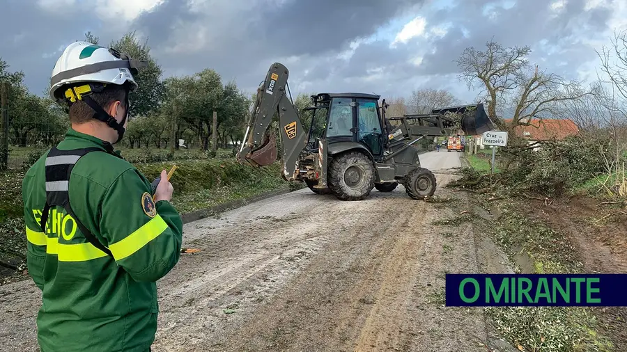 Exército mobiliza mais 13 equipas de intervenção para Tomar e Ferreira do Zêzere