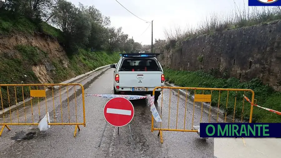 Mau tempo condiciona circulação em várias estradas do concelho de Alenquer