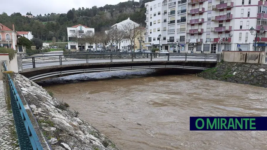Tempestade Leonardo fecha escolas e piscinas em Alenquer