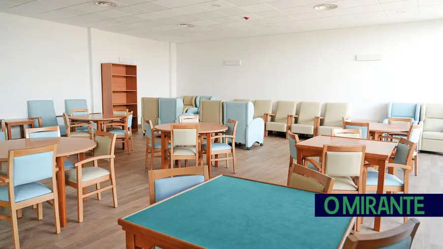 Uma ERPI com fita cortada, mas sem luz ao fundo do túnel