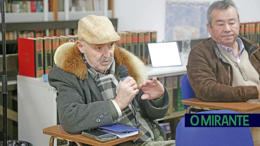 Moradores alertam para acumulação de canas no rio em Atouguia