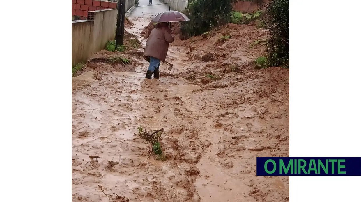 Casa desaba em Alenquer e deixa morador desalojado