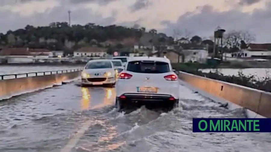 Ponte d’Asseca cortada entre Santarém e Vale de Santarém