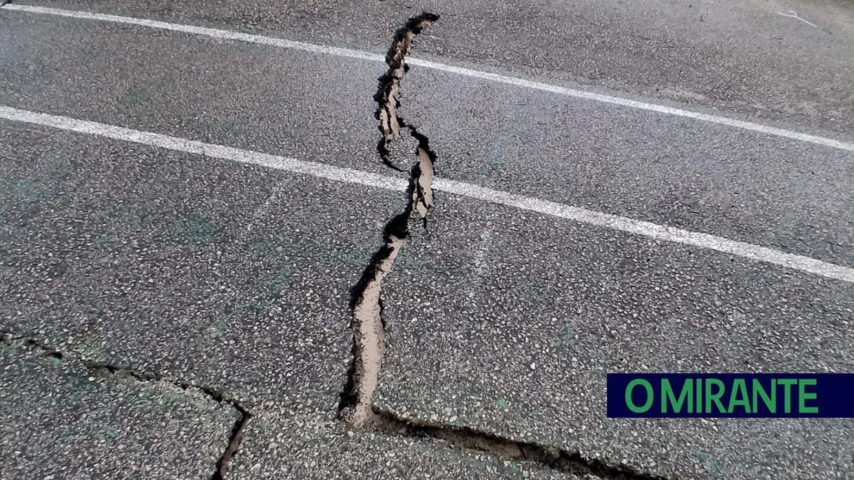 Casa desaba em Alenquer e deixa morador desalojado
