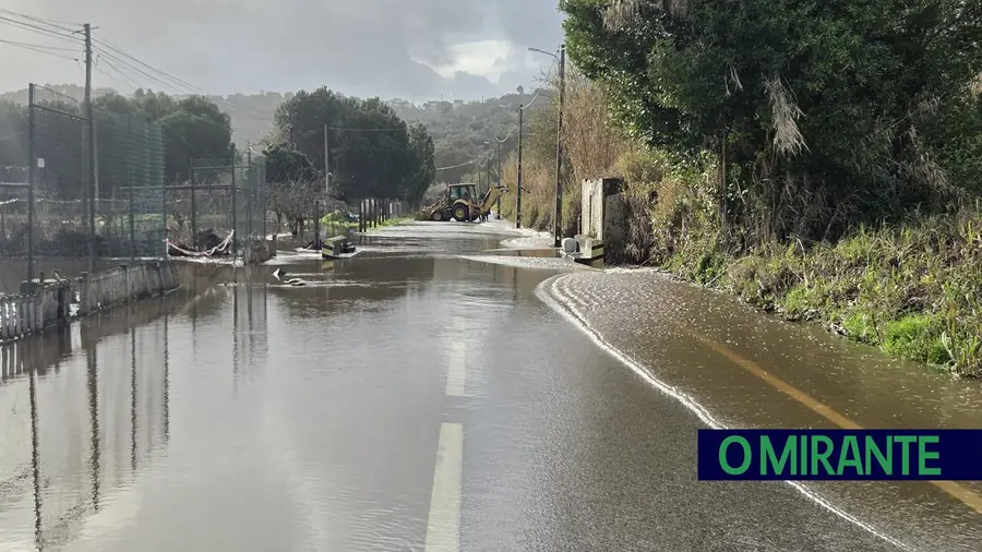 Rio Tejo transborda e isola Abrantes