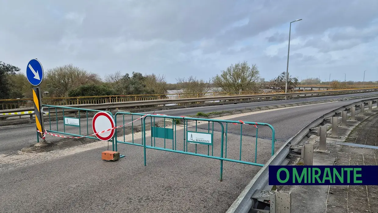 Rio Sorraia transborda e provoca primeiras inundações na zona ribeirinha de Benavente