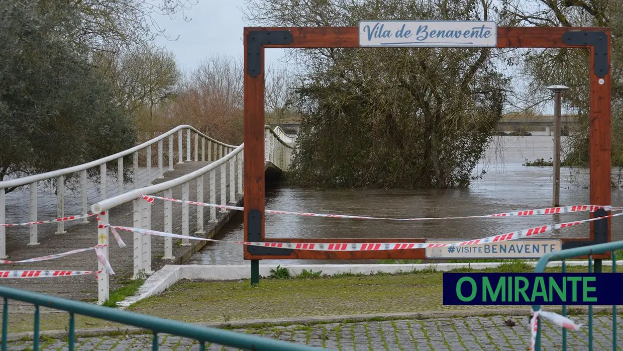 Rio Sorraia transborda e provoca primeiras inundações na zona ribeirinha de Benavente
