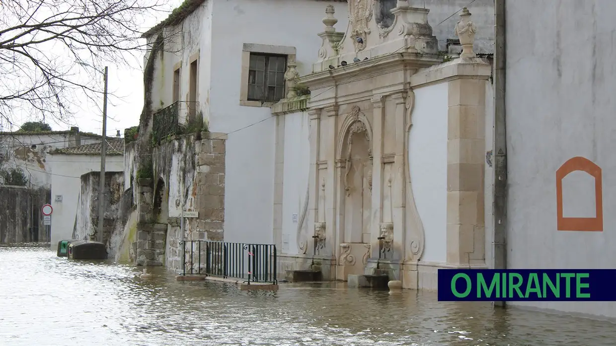 Ribeira de Santarém prepara-se para a subida do Tejo