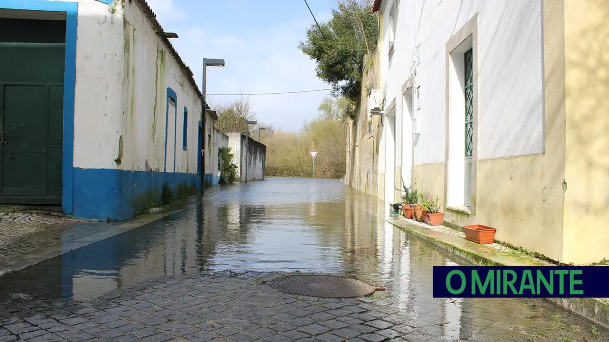 Ribeira de Santarém prepara-se para a subida do Tejo