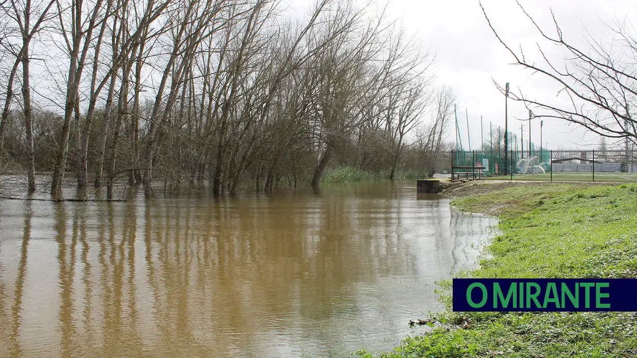 Ribeira de Santarém prepara-se para a subida do Tejo