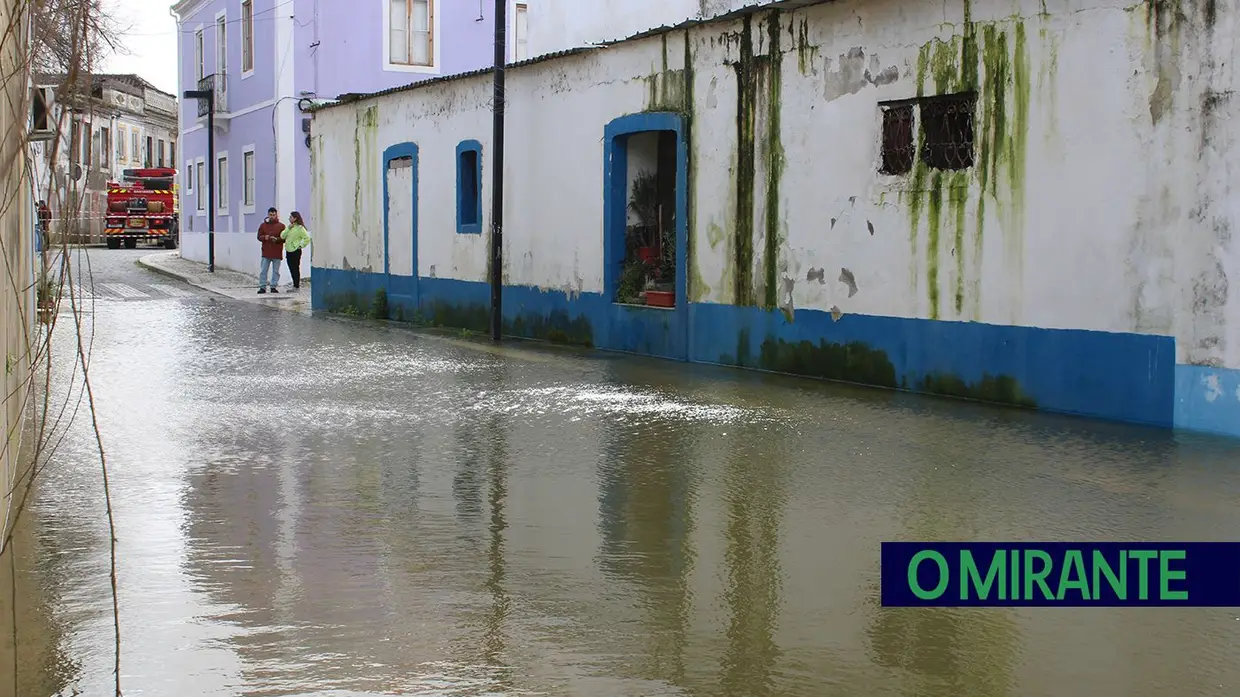Ribeira de Santarém prepara-se para a subida do Tejo