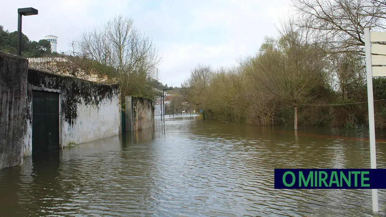 Ribeira de Santarém prepara-se para a subida do Tejo