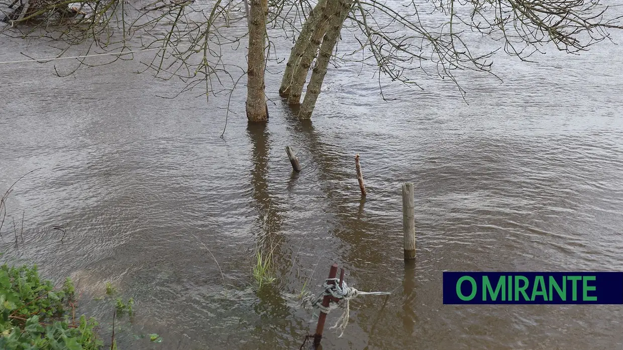 Aldeia das Caneiras em Santarém perto de ficar isolada