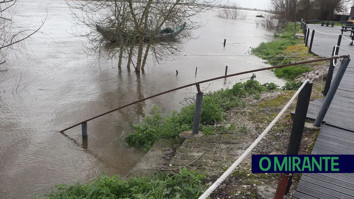 Aldeia das Caneiras em Santarém perto de ficar isolada