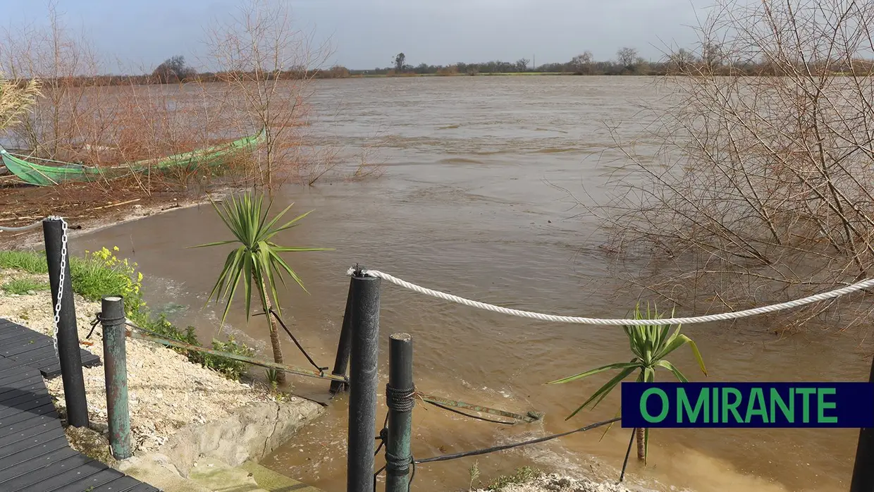 Aldeia das Caneiras em Santarém perto de ficar isolada
