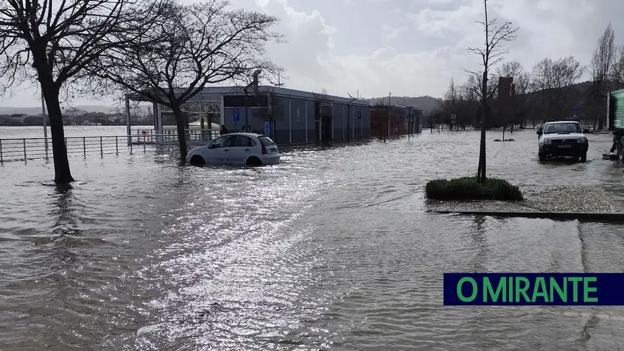 Cheias obrigam à evacuação de zonas ribeirinhas em Abrantes