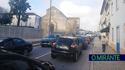 Caos no trânsito em Santarém