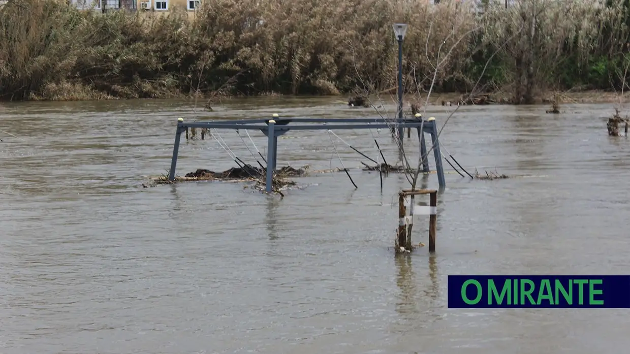 Parque do Flecheiro volta a ficar submerso em Tomar