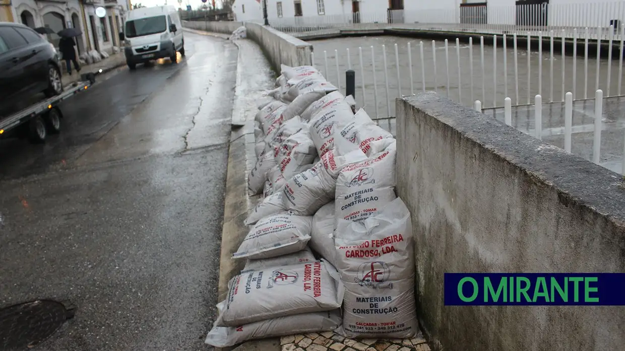 Parque do Flecheiro volta a ficar submerso em Tomar
