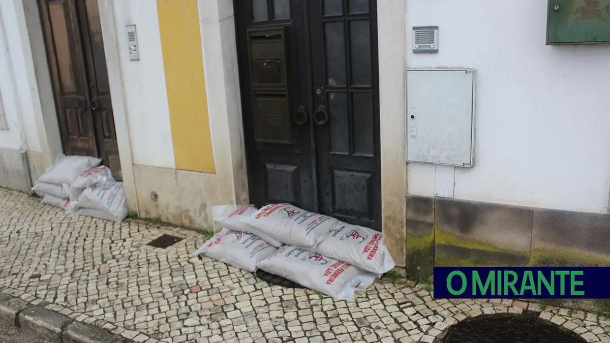 Parque do Flecheiro volta a ficar submerso em Tomar