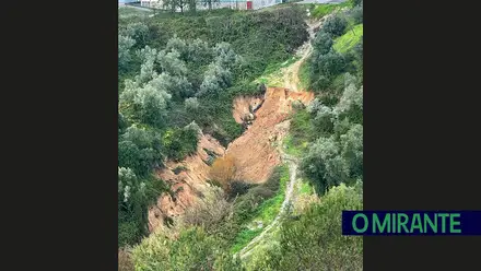 Deslizamento de terras perto da Escola Mem Ramires em Santarém