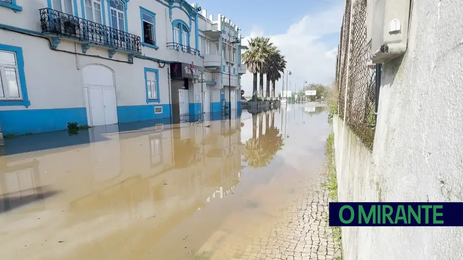 Uma das entradas de Almeirim está completamente submersa