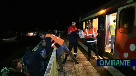 Automotora entre a Ponte do Reguengo e o Morgado para apoio a população isolada