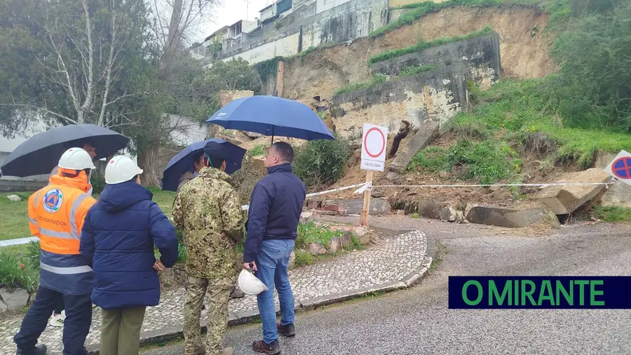 Derrocada junto ao Tribunal de Torres Novas obriga à evacuação de três habitações