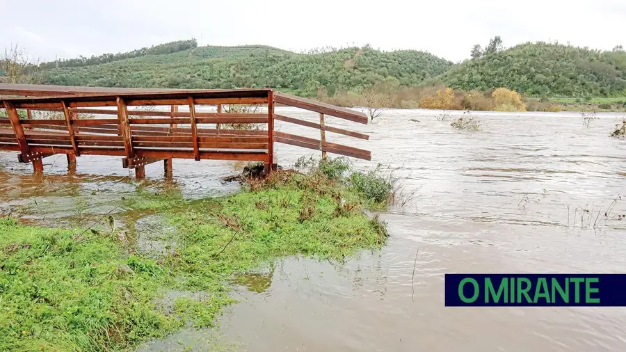 Passadiços de Ortiga: o rio leva, a teimosia reconstrói