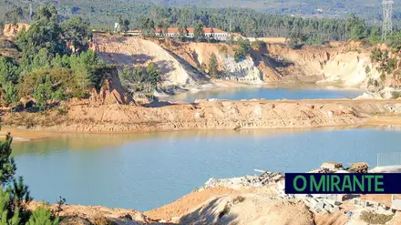 Areeiro fora de controlo ameaça aquíferos e estradas em Rio Maior