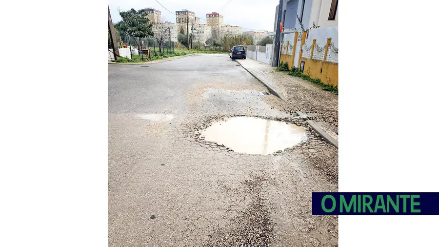 Piso degradado preocupa residentes da Urbanização da Quinta das Índias
