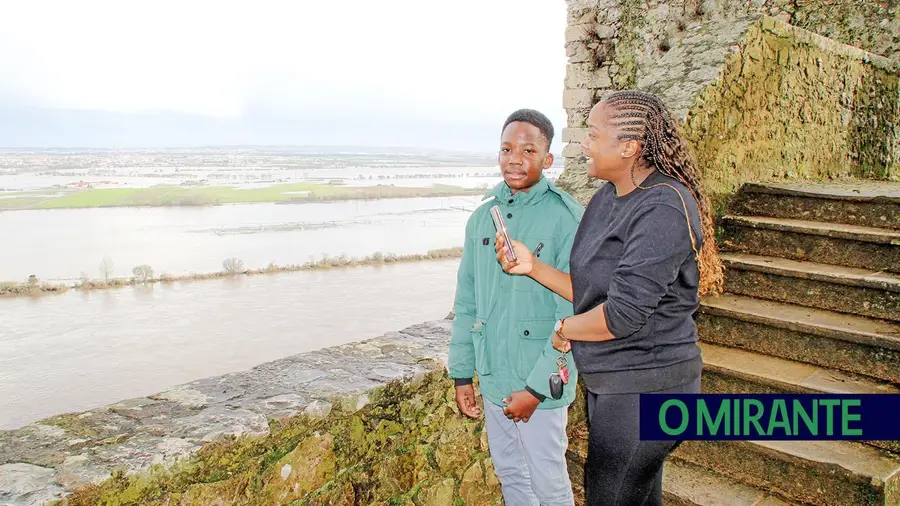 Cheias são uma calamidade mas também motivo de curiosidade