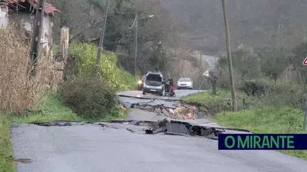Estrada entre Espite e Memória colapsa em Ourém