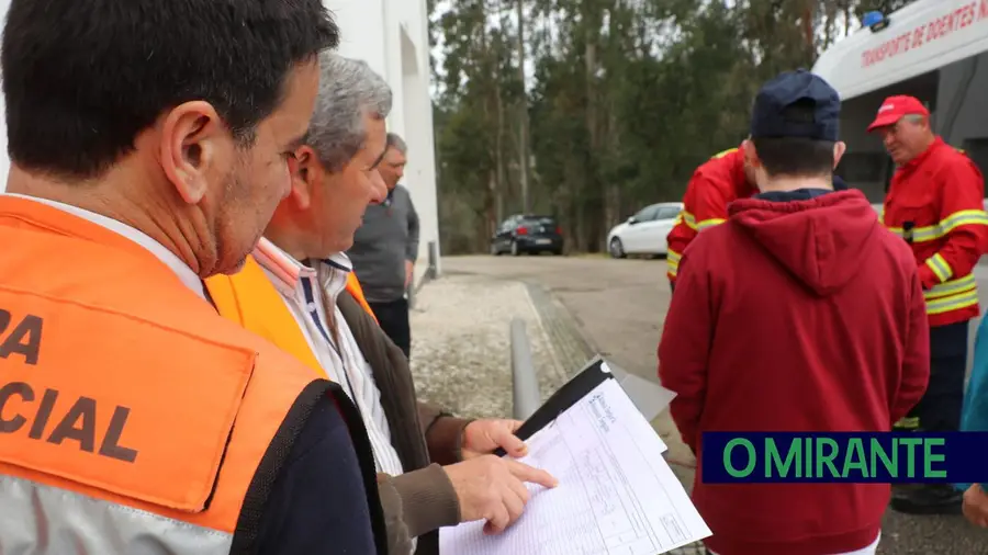 O vento levou as telhas, mas não a esperança: há idosos em Ourém a viver na escuridão