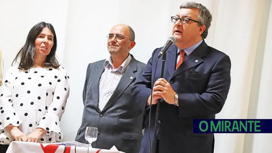 Insistir, insistir, persistir, unir, apoiar e conseguir