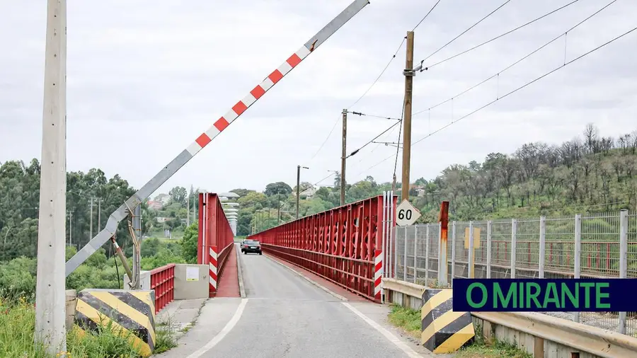 Trânsito dispara na Ponte de Constância e autarcas exigem nova travessia
