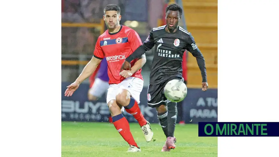 União de Santarém entra a vencer na fase de subida da Liga 3