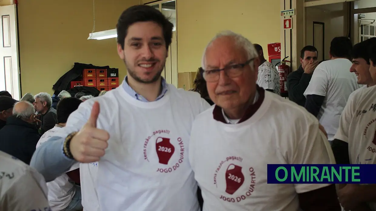 Chuva não trava tradição: Chamusca saiu à rua para jogar ao quartão