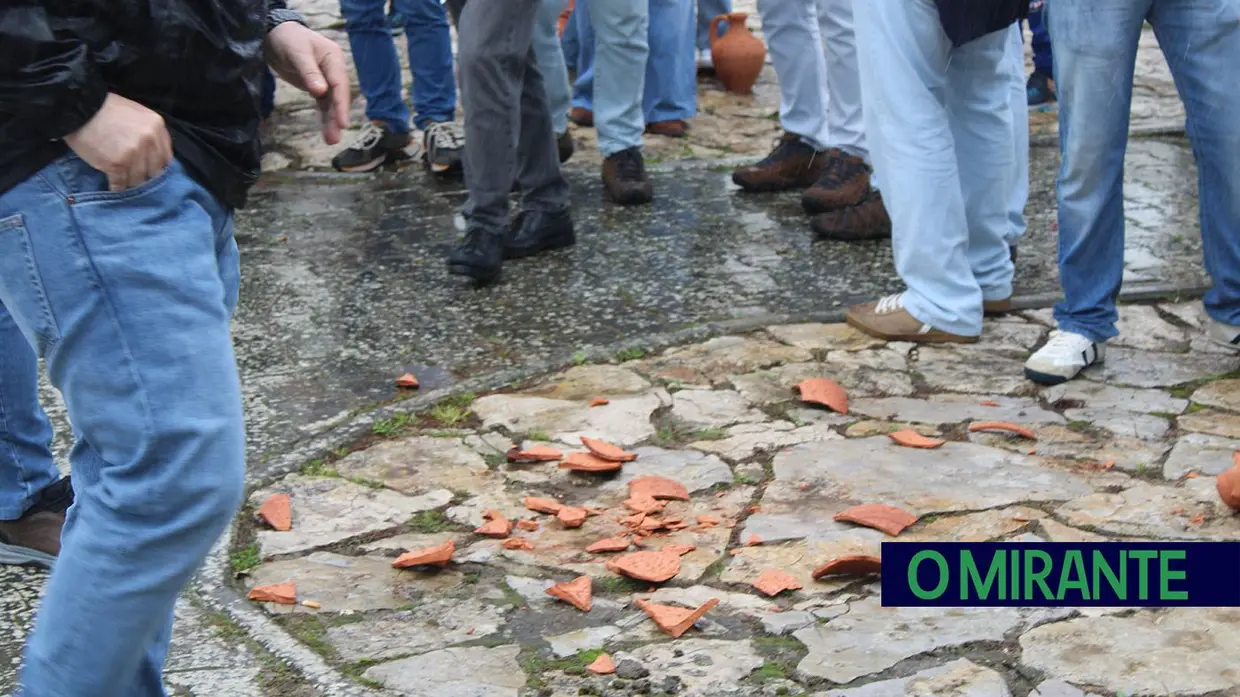 Chuva não trava tradição: Chamusca saiu à rua para jogar ao quartão