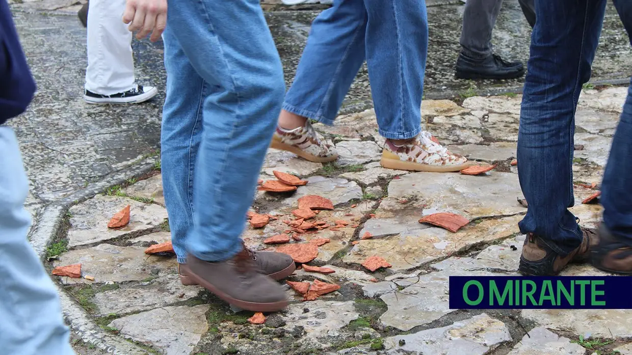 Chuva não trava tradição: Chamusca saiu à rua para jogar ao quartão