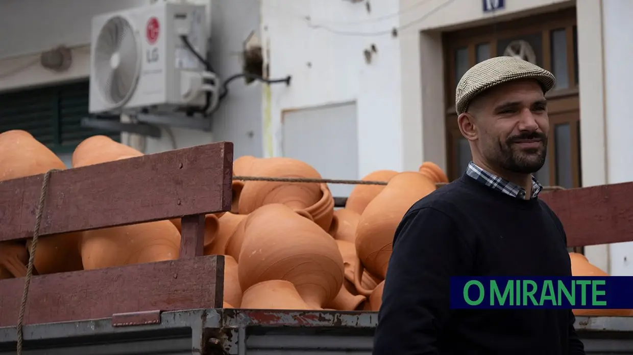 Chuva não trava tradição: Chamusca saiu à rua para jogar ao quartão