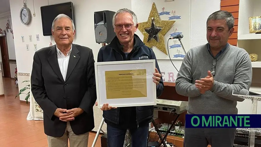Em Dezembro de 2025, Carlos Tavares foi distinguido com o título de Associado Honório do Centro de Solidariedade Social Nossa Senhora da Luz, da Póvoa de Santarém. FOTO – Facebook Centro de Solidariedade Social Nossa Senhora da Luz
