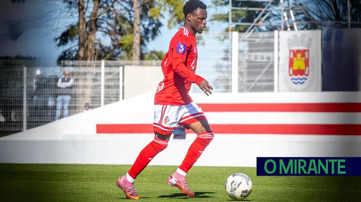 União de Santarém cede em casa frente ao Vitória de Guimarães B