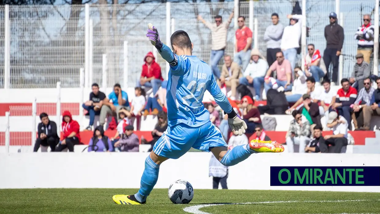 União de Santarém cede em casa frente ao Vitória de Guimarães B