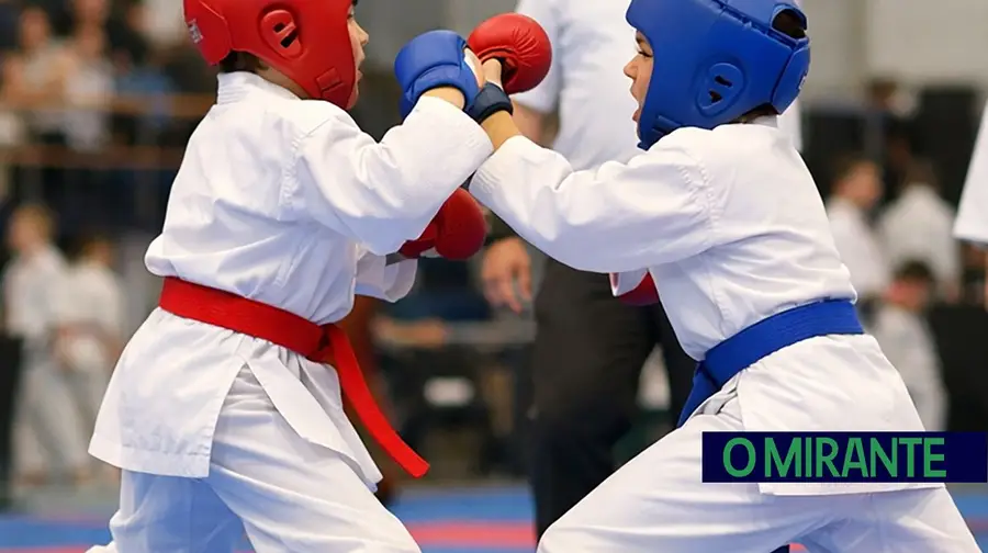 karate karatecas jovens a lutar artes marciais